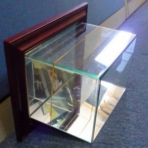 Hộp đựng bóng đá treo tường