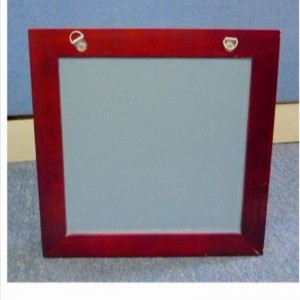 Hộp đựng bóng đá treo tường