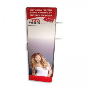 Bán lẻ giá rẻ truy cập các tông hiển thị hàng đầu đứng với móc