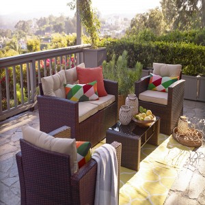 Mây 4 cái đối thoại đan lát ngoài trời được thiết lập với đệm chịu thời tiết hiên và mặt bàn bằng kính cường lực （Màu nâu sẫm)