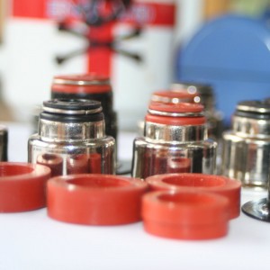 Nhà sản xuất chuyên nghiệp Trung Quốc Viton Con dấu cao su Van dầu cho động cơ Commins Power của xe tải Dong feng