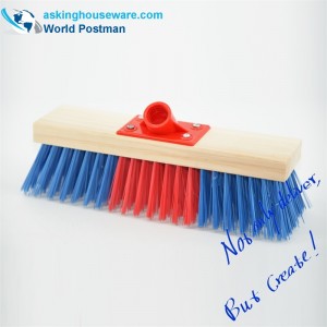 Bàn chải gỗ tay cầm dài Akbrand để đẩy ngoài trời