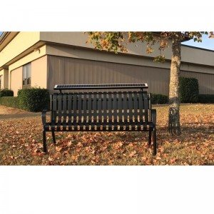 Băng ghế dự bị Uptown với tấm pin mặt trời phía sau