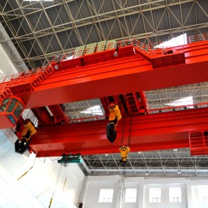 Cần cẩu chống cháy nổ