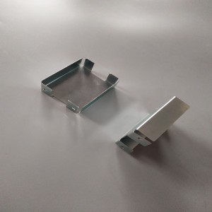 Tấm kim loại với kẽm màu xanh