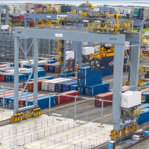 Cầu trục container gắn trên đường ray (cẩu RMG)