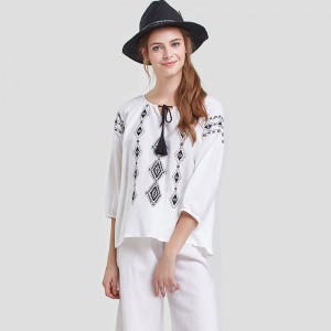 Bộ đồ ngủ in hình phụ nữ