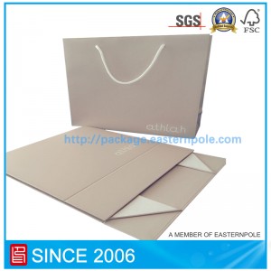 Hộp gấp và túi giấy đựng quần áo trẻ em