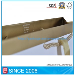 Túi giấy in màu Pantone với thiết kế dập lá