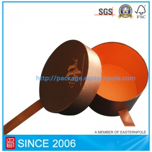 Hộp sô cô la tròn sang trọng với ruy băng