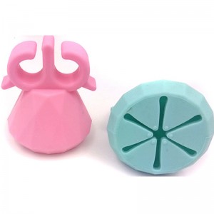 Silicone sơn móng tay chai