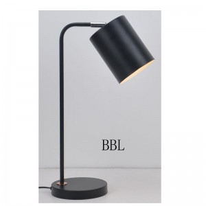 Đèn bàn với bóng kim loại và điều chỉnh chức năng bóng