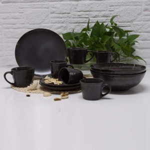 Bộ đồ ăn tối đơn giản bằng gốm