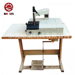 Giày làm đôi máy đếm nhiệt