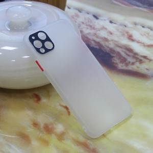 Vỏ điện thoại iPhone11 với bộ bảo vệ camera kim loại và các nút độc lập