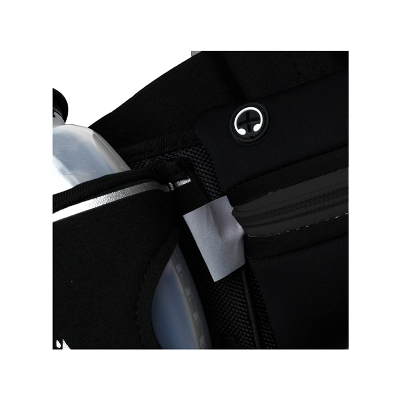 Đổ nước ngoài cửa hàng thể thao