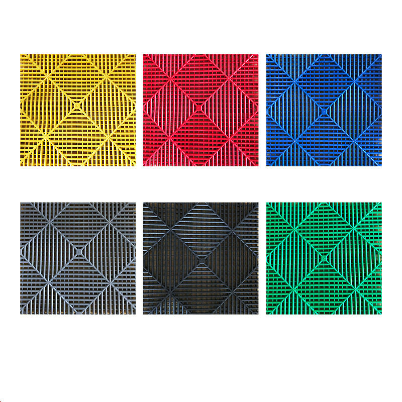 Bên trong kẽ nhà tắm Lát được nền nhà ga