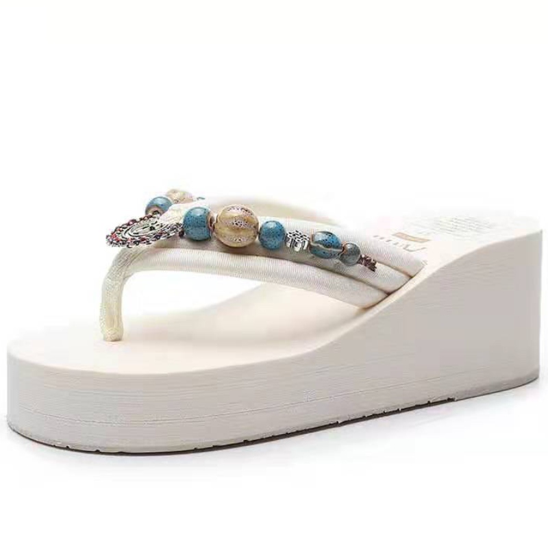 Đưa giày gót lên.