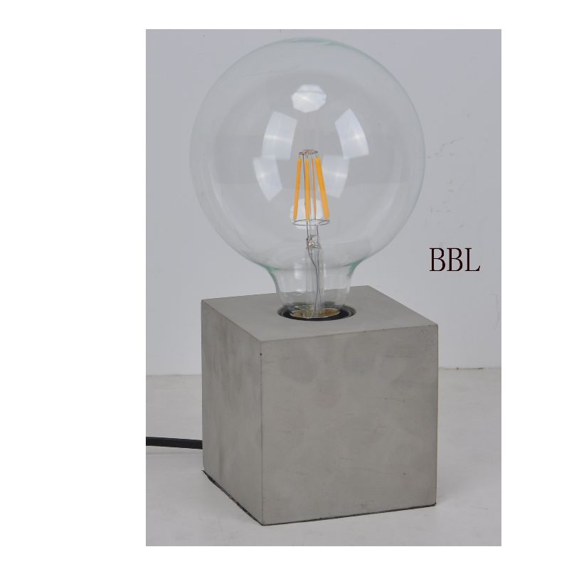 Đèn bàn với đế bê tông vuông
