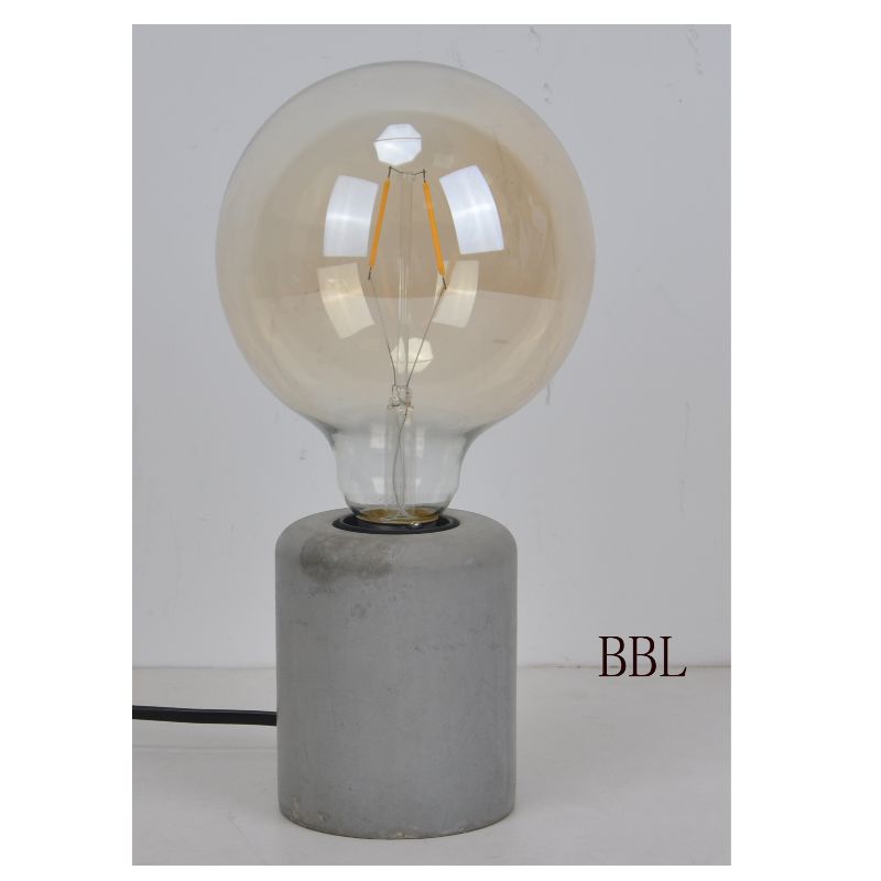 Đèn bàn với cột bê tông cột nhỏ