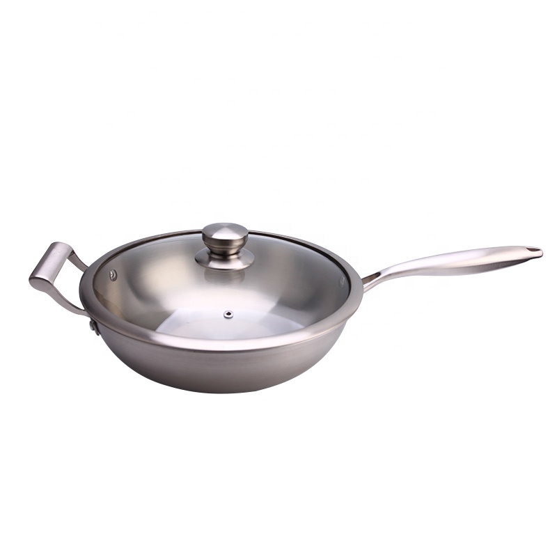 Thép không rỉ với nắp khóa và chuôi được nhìn thấy