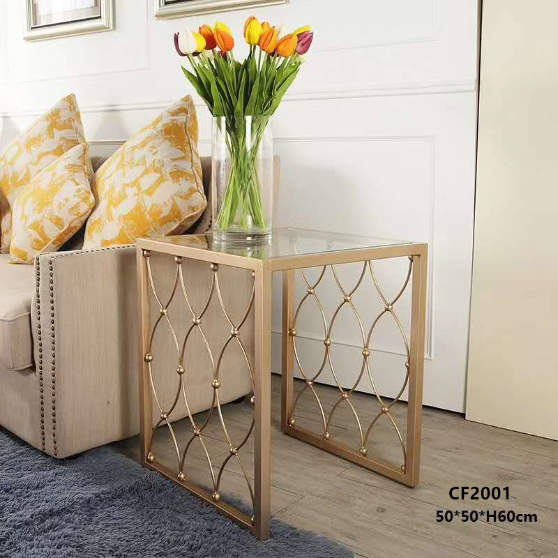 Bàn bên cạnh một vài