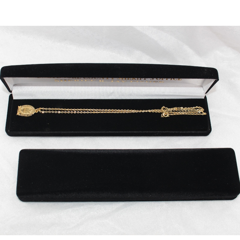 D-11 hộp nhung đen bán buôn tùy chỉnh cho huy hiệu & vòng cổ