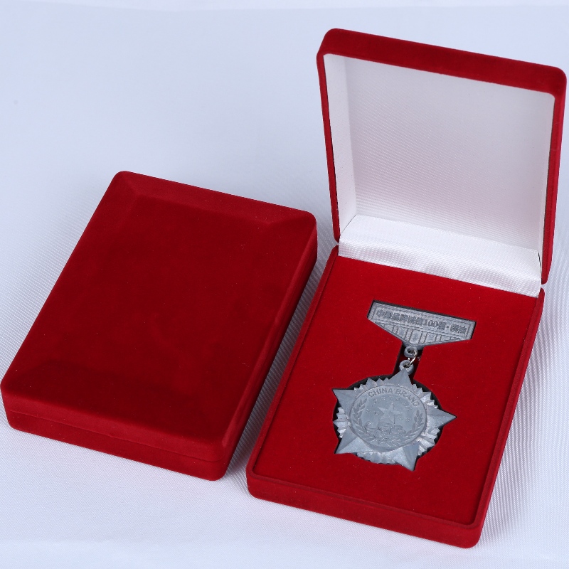 D-15 Tự chọn hộp nhung đen và đỏ cho đồng xu, vòng cổ và huân chương