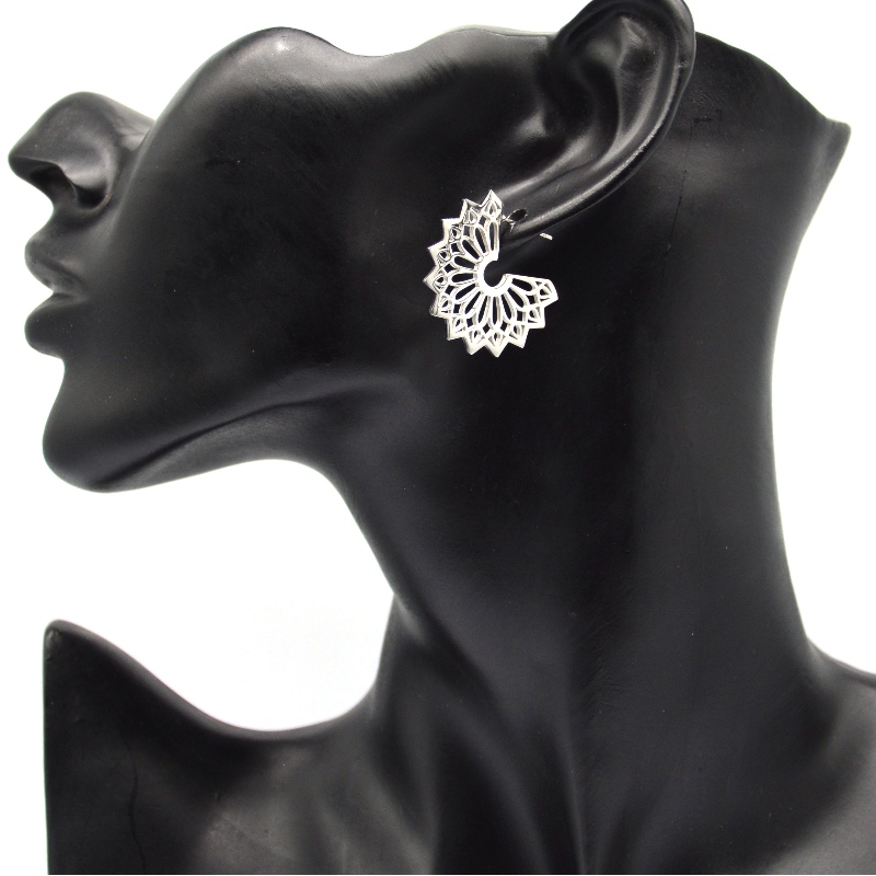 Nhẫn tai rỗng, đinh kim loại