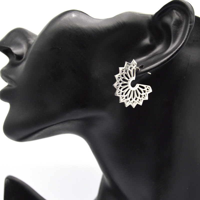 Nhẫn tai rỗng, đinh kim loại