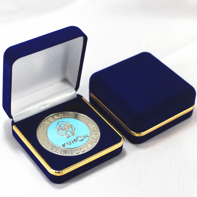 Hàng D-17 hình tròn của Velvet Box for pedant, coin... huy hiệu, mm.65*68*29, tạ về 40g.