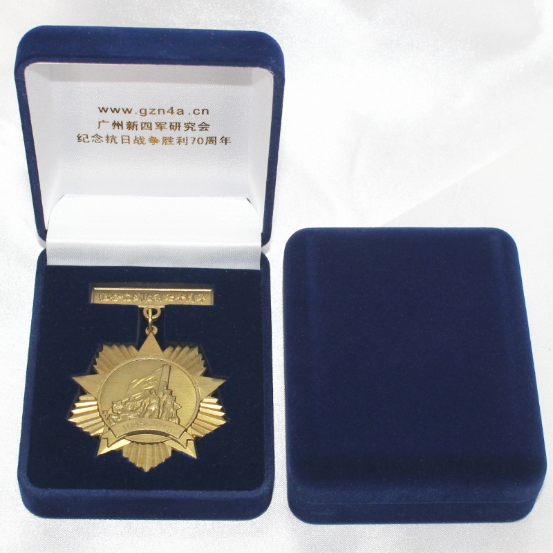 Hàng D-26 hình tròn của hộp bánh bông... để tìm đồng xu, đeo vòng... huy hiệu....75*95*32mm, nặng khoảng 65g.