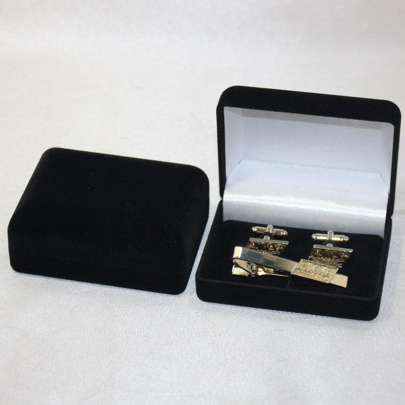 Hàng D-45 hình tròn của Velvet Box for cuckling inks, Ôm-cà-vạt hay mề đay, biểu tượng dán tai, mm.84*96*36, nặng khoảng 48g