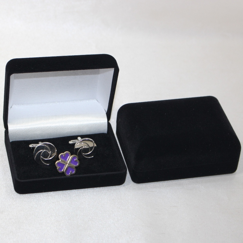 Hàng D-45 hình tròn của Velvet Box for cuckling inks, Ôm-cà-vạt hay mề đay, biểu tượng dán tai, mm.84*96*36, nặng khoảng 48g