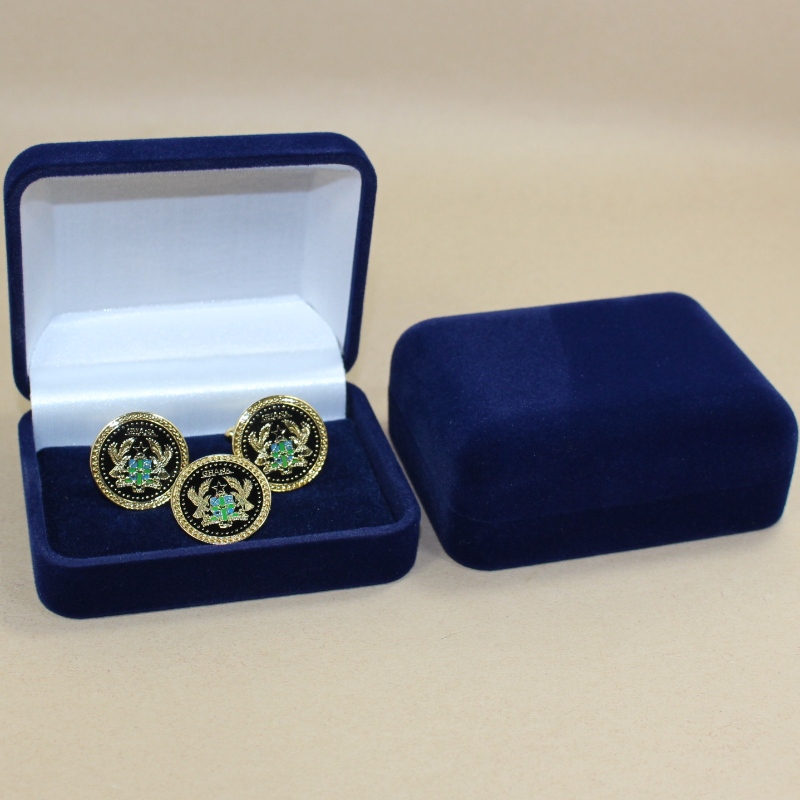 Mục D-45 hình tròn của Velvet Box cho cặp khuy măng-sét, một kẹp cà-vạt 6mm theo chiều dài, hay nhiều phù hiệu, đồng xu, huy chương, vân vân, mm.75*95*32mm, nặng khoảng 65g.