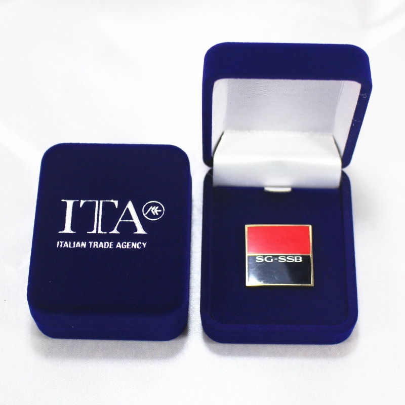 Hàng F-10 hình tròn... hộp đựng phù hiệu hay đồng xu, mm.45*5*22, tạ về 23g