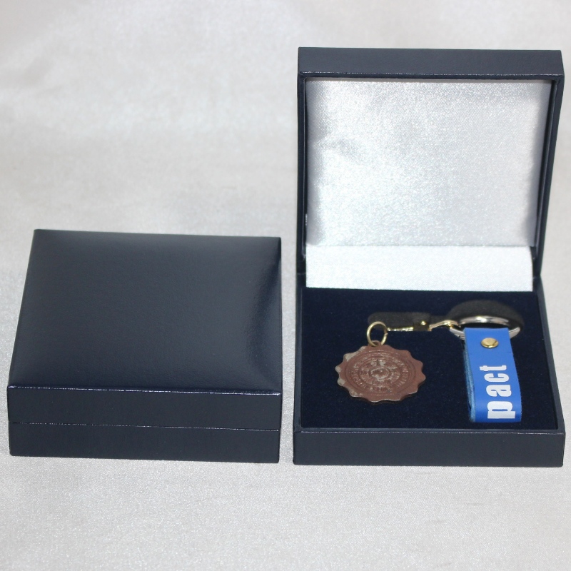 Mục V-06 hộp nhựa vuông Đề xuất hàng 50-60 mm đồng xu, huy hiệu, cuxu, kẹp cà vạt, huy chương, v. mm.C8*1*33, tạ về 85g