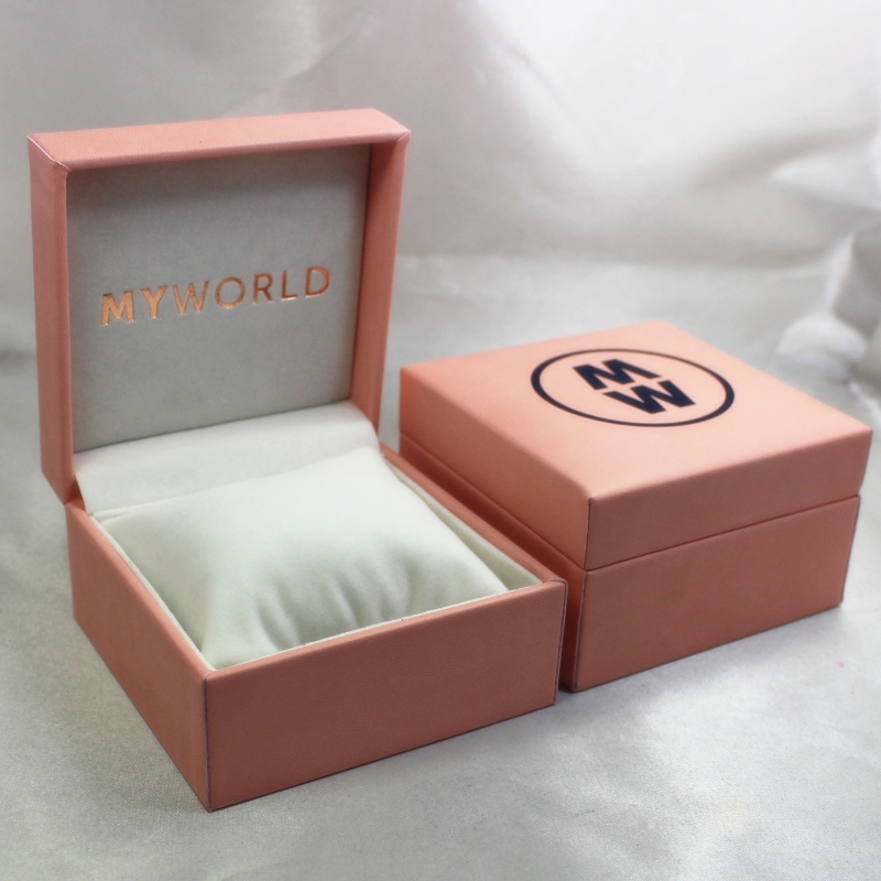 Mục V-05 hộp nhựa giả da cho đồng hồ. mm. 100 * 100 * 60, trọng lượng khoảng 194g