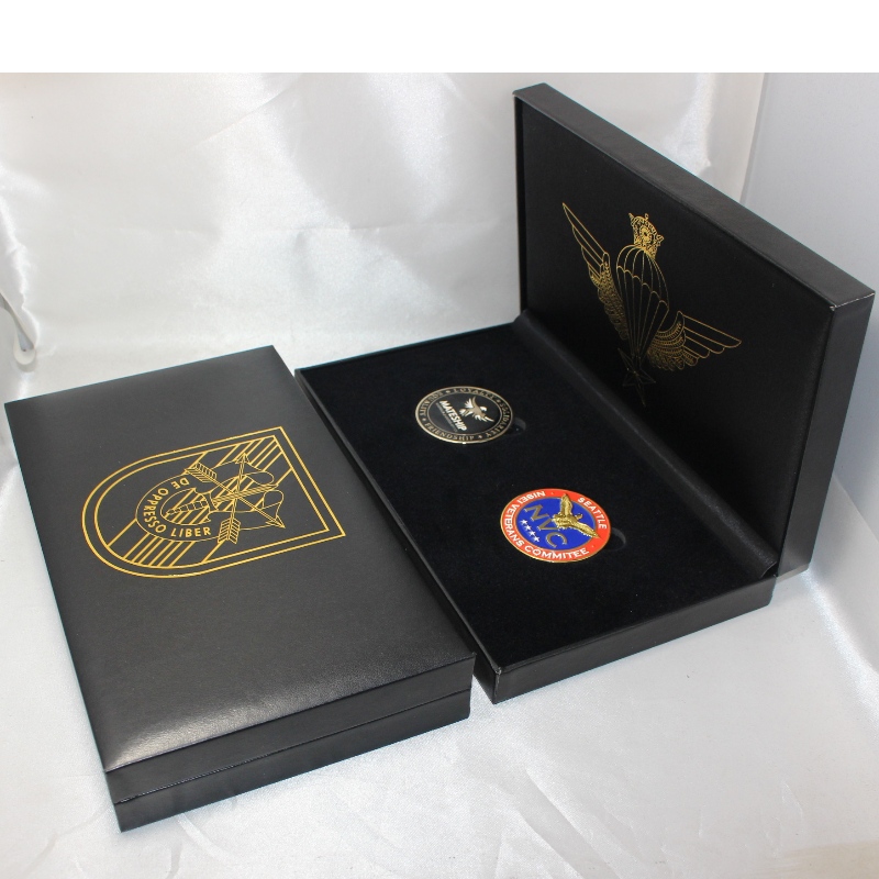 Mục chữ V-21 hộp đựng da bằng chân vịt cho ghi 90*120 mm Huân chương, huy hiệu nhặt vàng, vân vân, mm.Số lượng còn lại: