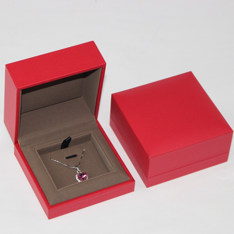 Hộp đựng trang sức tuyệt kỹ hộp đựng trang sức sức trang sức đặc chế hộp chuyền dây chuyền màu đỏ chất lượng cao, kích cỡ là 90*45mm
