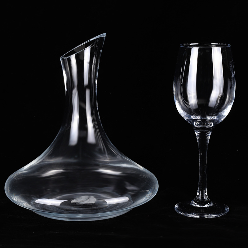 2020 New Wine Decanter Glass trong suốt đơn giản Decanter Wine nghiêng mà không có tay cầm có thể được tùy chỉnh để bán buôn