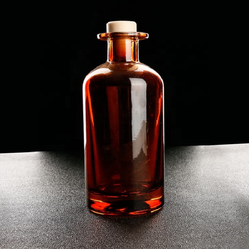 Chai thủy tinh khuếch tán cây sậy màu với chất lượng cao