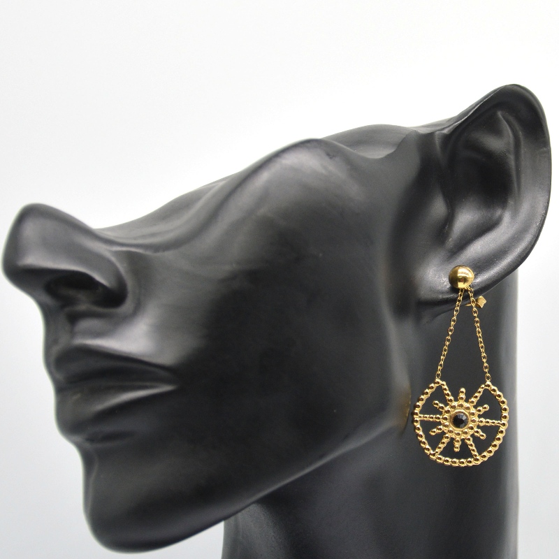 Mẫu dây chuyền nữ vàng không gỉ đính hoa, thiết kế đinh tán, duyên dáng cho phái đẹp. Nhà máy trang sức Ruifanbao Trung Quốc