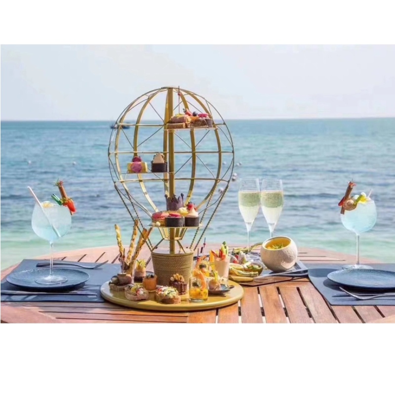 Bánh kếp ba lớp trái cây có vỏ đĩa trái tráng miệng tủ thực phẩm