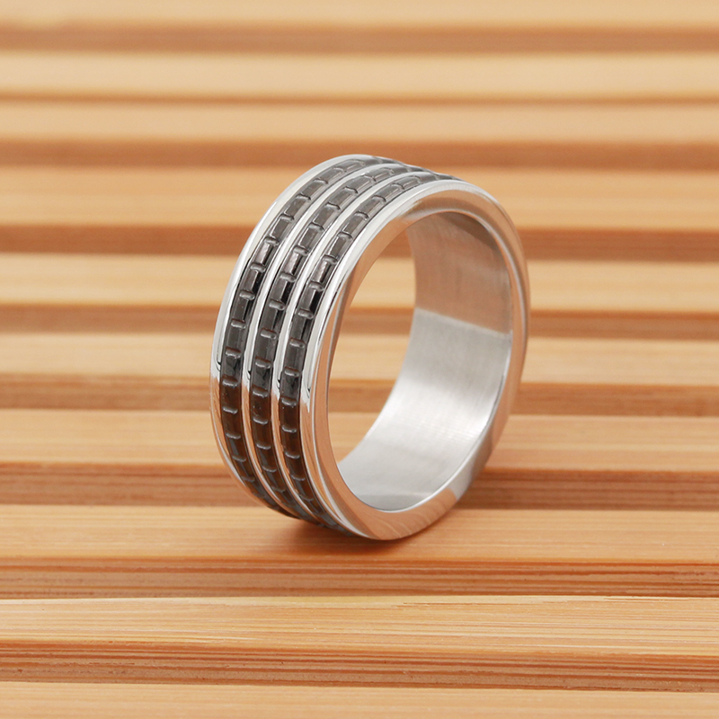 Nhẫn nam bằng thép không gỉ hai tông màu đen