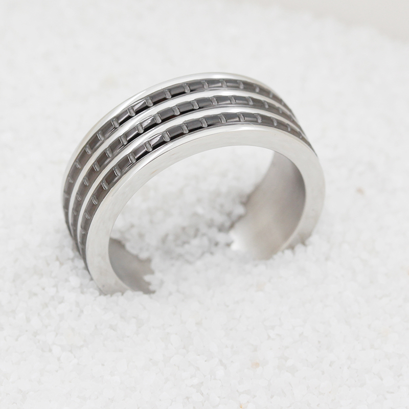 Nhẫn nam bằng thép không gỉ hai tông màu đen