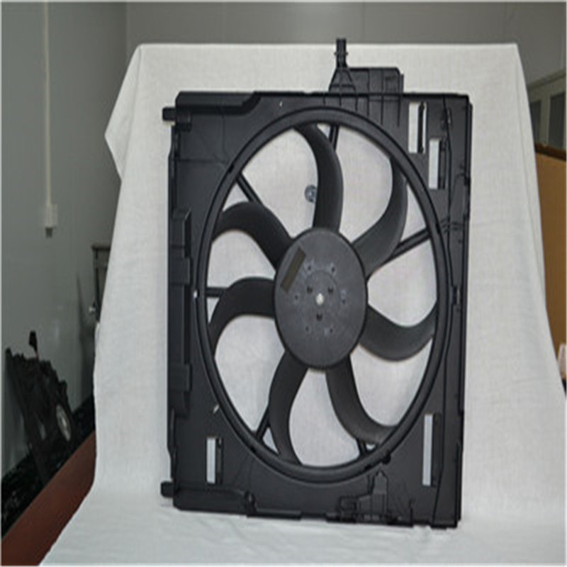 Lắp ráp quạt làm mát động cơ ô tô cho BMW E70 17428618240 17428618241