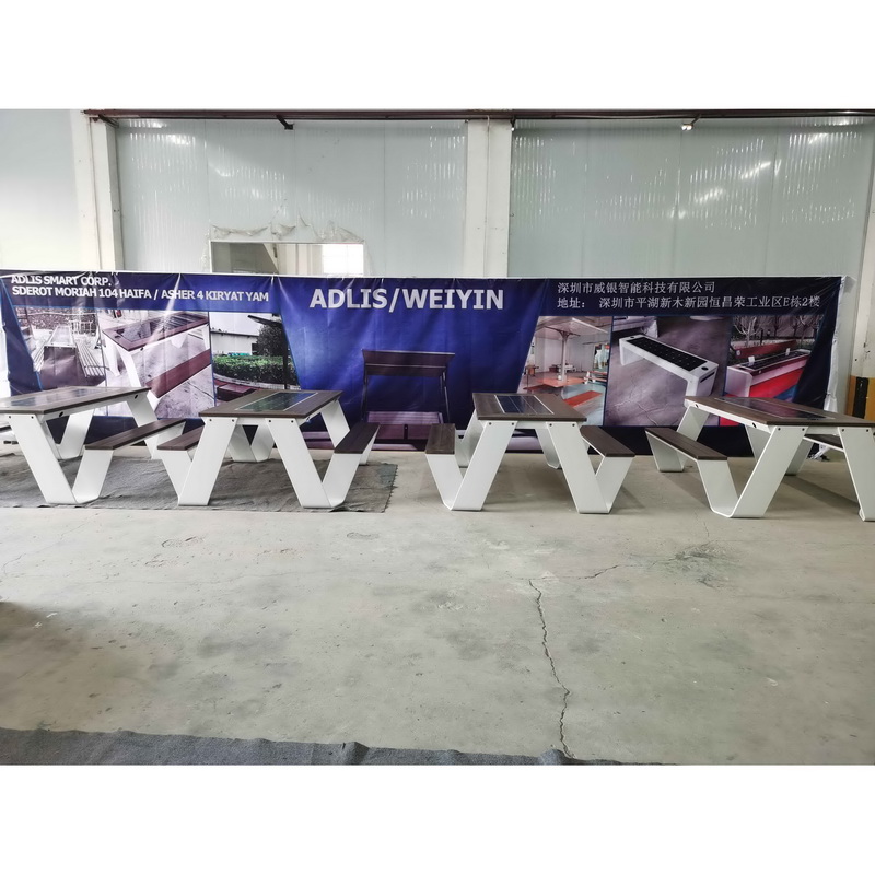 Đa chức năng Màu sắc chất lượng cao Tùy chỉnh trên đường phố Bảng sạc năng lượng mặt trời ngoài trời