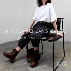 Thiết kế phù hợp T ìm kim vòng đôi tráng kiểu cổ tay áo kiểu áo phông Tìm màu đặc và vải lanh