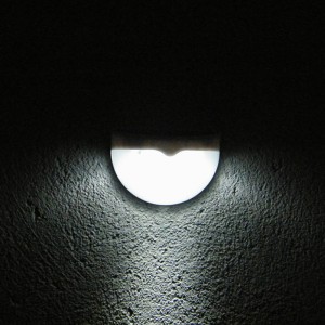 Đèn tường hình bán nguyệt năng lượng mặt trời